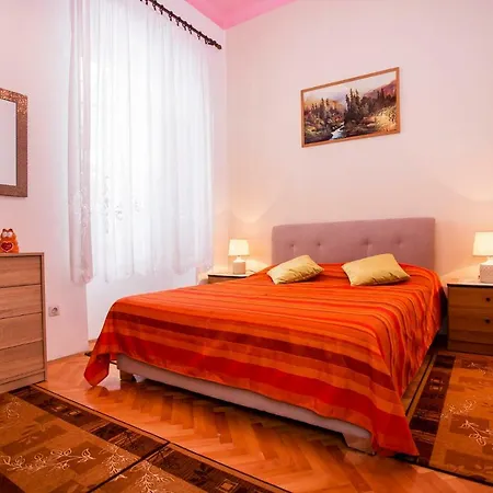Emanuel Apartament *