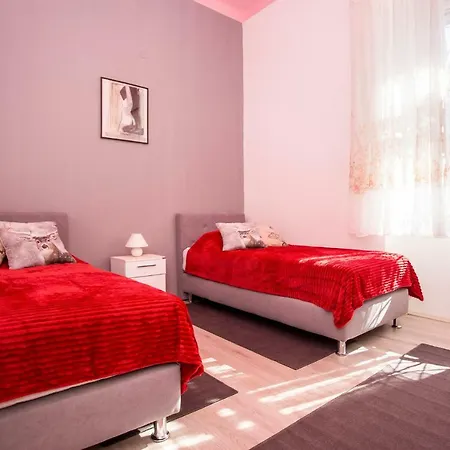 Emanuel Apartament *